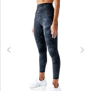 Kamo - Ellyn Leggings - Black Tie Dye
